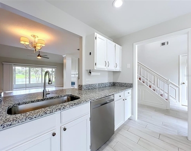 900 W Charing Cross Circle - Photo Thumbnail 17