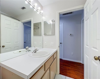 900 W Charing Cross Circle - Photo Thumbnail 36