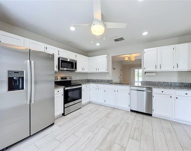 900 W Charing Cross Circle - Photo Thumbnail 19