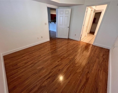 304 E South Street - Photo Thumbnail 5