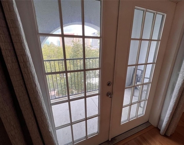 304 E South Street - Photo Thumbnail 9