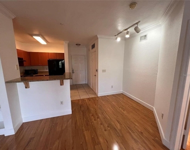 304 E South Street - Photo Thumbnail 3