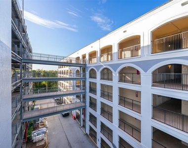 304 E South Street - Photo Thumbnail 15