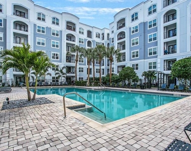 304 E South Street - Photo Thumbnail 12