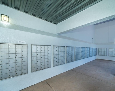 304 E South Street - Photo Thumbnail 14