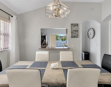 419 Rona Lane - Photo Thumbnail 14