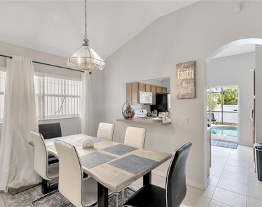419 Rona Lane - Photo Thumbnail 11