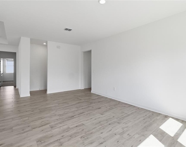 3000 Ella Way - Photo Thumbnail 8