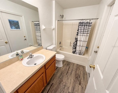 1325 Oakwood Court - Photo Thumbnail 11