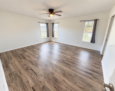 1325 Oakwood Court - Photo Thumbnail 6