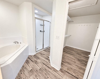 1325 Oakwood Court - Photo Thumbnail 8