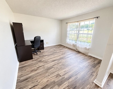 1325 Oakwood Court - Photo Thumbnail 1