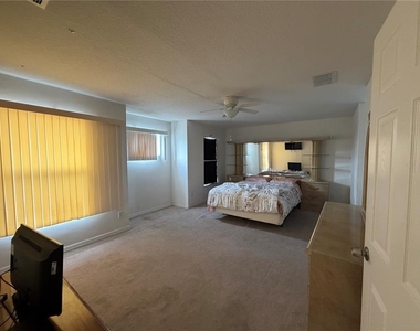 456 Waterford Way - Photo Thumbnail 10