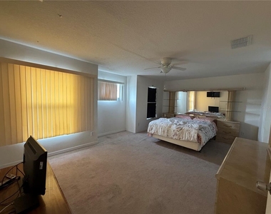 456 Waterford Way - Photo Thumbnail 2