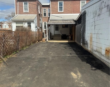 2014 W Green Street - Photo Thumbnail 12