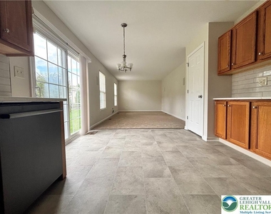 1537 Cambridge Drive - Photo Thumbnail 6