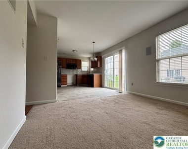 1537 Cambridge Drive - Photo Thumbnail 7