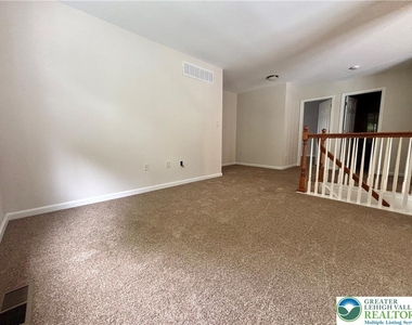 1537 Cambridge Drive - Photo Thumbnail 10