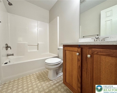 1537 Cambridge Drive - Photo Thumbnail 11