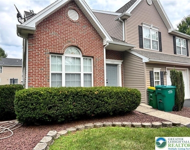 1537 Cambridge Drive - Photo Thumbnail 1