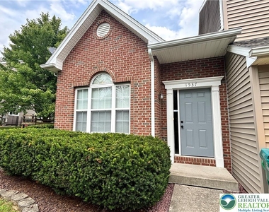 1537 Cambridge Drive - Photo Thumbnail 2