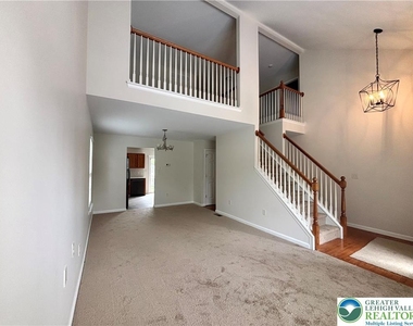 1537 Cambridge Drive - Photo Thumbnail 4