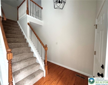 1537 Cambridge Drive - Photo Thumbnail 3