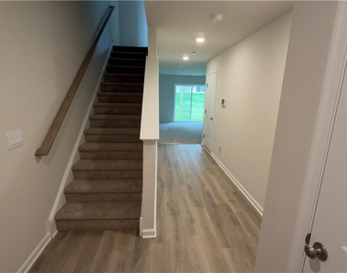 8204 Alexander Court - Photo Thumbnail 2