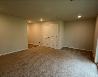 8204 Alexander Court - Photo Thumbnail 4