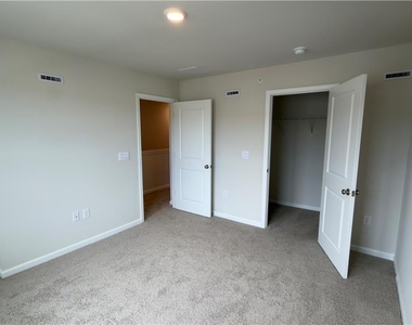 8204 Alexander Court - Photo Thumbnail 20