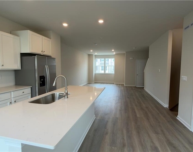 8204 Alexander Court - Photo Thumbnail 10