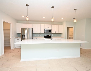 2028 Rosewood Circle - Photo Thumbnail 4