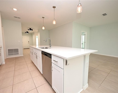 2028 Rosewood Circle - Photo Thumbnail 8