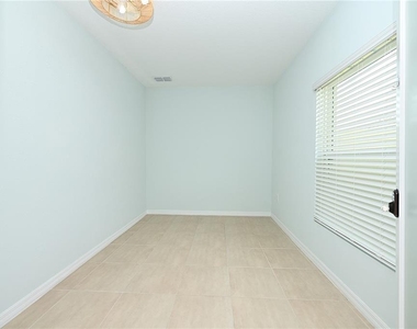 2028 Rosewood Circle - Photo Thumbnail 25