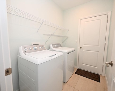 2028 Rosewood Circle - Photo Thumbnail 28