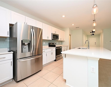 2028 Rosewood Circle - Photo Thumbnail 6