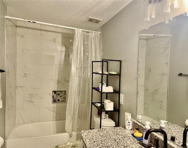1117 Avenue H - Photo Thumbnail 2