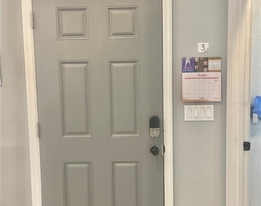 1117 Avenue H - Photo Thumbnail 5