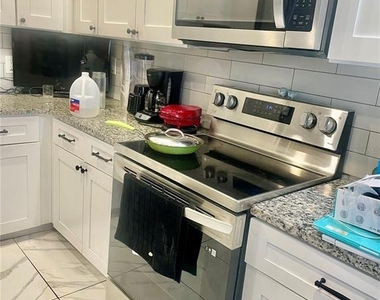 1117 Avenue H - Photo Thumbnail 4