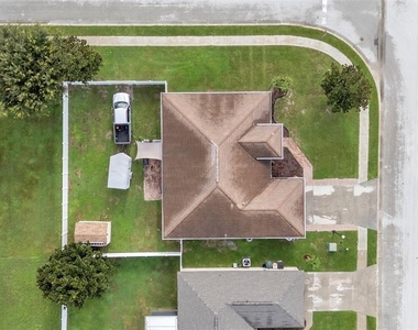 2000 Country Manor Street - Photo Thumbnail 2