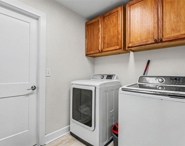 2000 Country Manor Street - Photo Thumbnail 26