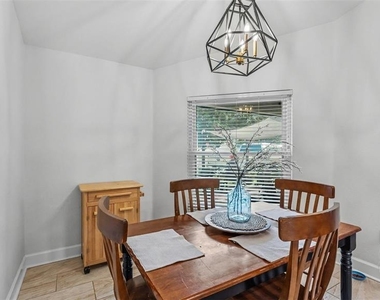 2000 Country Manor Street - Photo Thumbnail 13