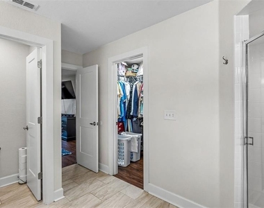 2000 Country Manor Street - Photo Thumbnail 17