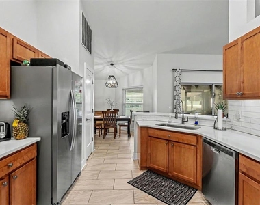 2000 Country Manor Street - Photo Thumbnail 11