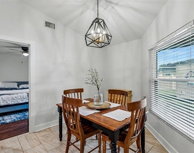 2000 Country Manor Street - Photo Thumbnail 12