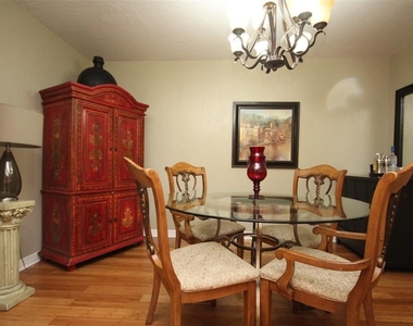 501 Sw 75th Street - Photo Thumbnail 2