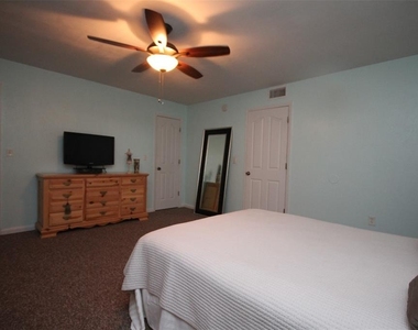 501 Sw 75th Street - Photo Thumbnail 7