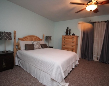 501 Sw 75th Street - Photo Thumbnail 6