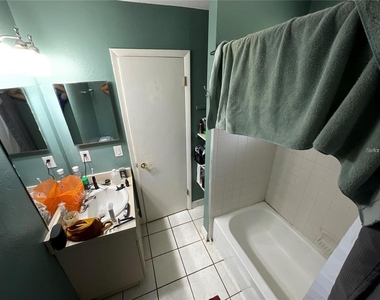 4312 Nw 29 Way - Photo Thumbnail 7