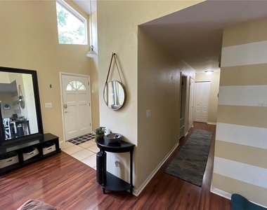 4312 Nw 29 Way - Photo Thumbnail 2